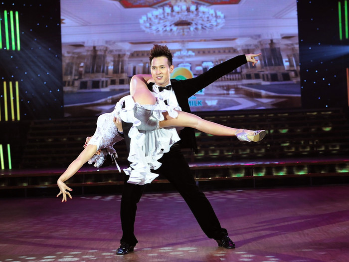 2 MC của chương trình BNHV mùa thứ 3: Nguyên Vũ và Ốc Thanh Vân.