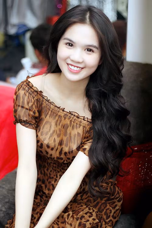 Tan chảy bởi đường cong của Ngọc Trinh, Thời trang, ngoc trinh, ngoc thach, ngoc oanh, minh tu, thuy duong, dem hoi chan dai, goi cam, sequins