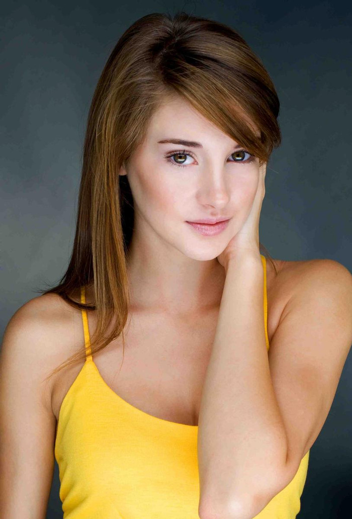 Shailene Diann Woodley (sinh ngày 15/11/1991) được biết đến với vai Amy Juergens series The Secret Life of the American Teenager trên ABC Family và đóng với sự tham gia cùng George Clooney trong bộ phim The Descendants năm 2011 giành được một giải thưởng Independent Spirit và được đề cử Quả cầu vàng. Shailene Diann Woodley (sinh ngày 15/11/1991) được biết đến với vai Amy Juergens series The Secret Life of the American Teenager trên ABC Family và đóng với sự tham gia cùng George Clooney trong bộ phim The Descendants năm 2011 giành được một giải thưởng Independent Spirit và được đề cử Quả cầu vàng.
