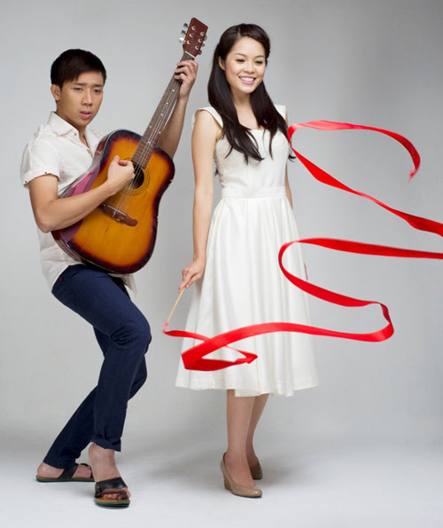 "Công chúa bong bóng" Bảo Thy biến thành cô gái cá tính, nghịch ngợm, còn chàng MC điển trai Trấn Thành đảm nhận vai diễn vui nhộn, yêu đời trong bộ phim hài "Gia sư nữ quái". (Theo zing)