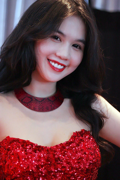 Tan chảy bởi đường cong của Ngọc Trinh, Thời trang, ngoc trinh, ngoc thach, ngoc oanh, minh tu, thuy duong, dem hoi chan dai, goi cam, sequins