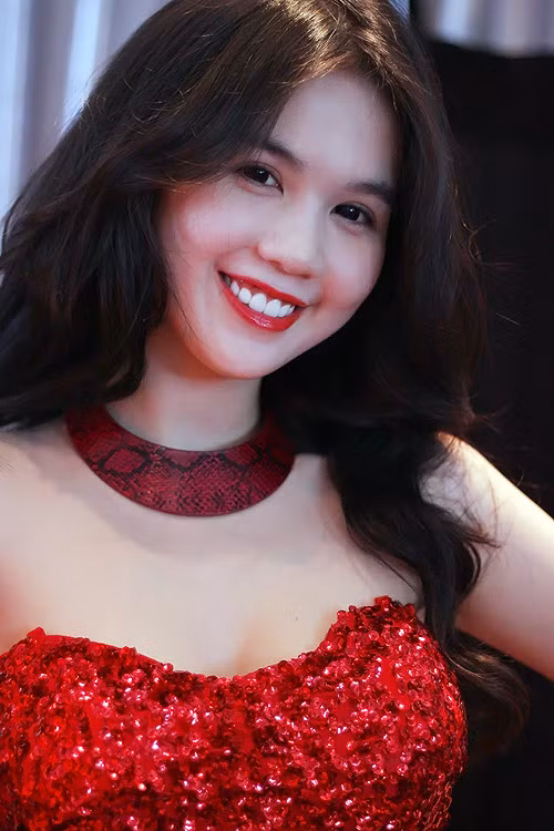 Tan chảy bởi đường cong của Ngọc Trinh, Thời trang, ngoc trinh, ngoc thach, ngoc oanh, minh tu, thuy duong, dem hoi chan dai, goi cam, sequins