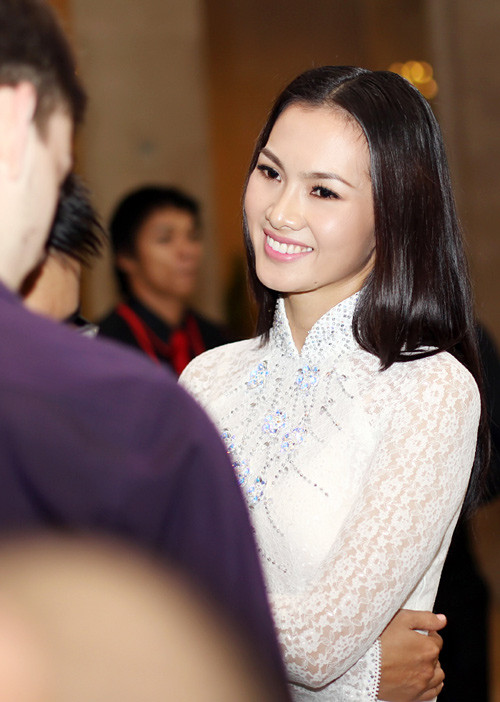 Teodor không ngần ngại khen Anh Thư là người phụ nữ đẹp và tốt bụng. Nhận định: Anh Thư: Thứ mà cả Minh Hằng, Vân Trang, Hoàng My đều không có Múa công, múa cột tạo thế cho Hoàng My ở Bước nhảy Hoàn vũ Cao 1m75 ‘cộng’ ngôi Á hậu, Hoàng My sẽ làm nên chuyện tại BNHV? Ẩn số thú vị nhất Bước nhảy Hoàn vũ 2012: Vân Trang! Vì sao Minh Hằng 90% thắng - hãy 'hỏi' đường cong của cô ấy! Bước nhảy hoàn vũ: Minh Hằng, 90% và 'quy luật' không lặp lại Teodor không ngần ngại khen Anh Thư là người phụ nữ đẹp và tốt bụng. Nhận định: Anh Thư: Thứ mà cả Minh Hằng, Vân Trang, Hoàng My đều không có Múa công, múa cột tạo thế cho Hoàng My ở Bước nhảy Hoàn vũ Cao 1m75 ‘cộng’ ngôi Á hậu, Hoàng My sẽ làm nên chuyện tại BNHV? Ẩn số thú vị nhất Bước nhảy Hoàn vũ 2012: Vân Trang! Vì sao Minh Hằng 90% thắng - hãy 'hỏi' đường cong của cô ấy! Bước nhảy hoàn vũ: Minh Hằng, 90% và 'quy luật' không lặp lại