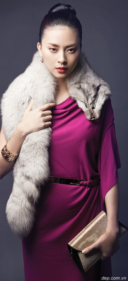 Người đàn ông tôi đang chờ đợi chỉ đơn giản là người tôi cần để chuyện trò chia sẻ. Trong đó, những người tuyệt vời thường nói về ý tưởng, những người bình thường nói về sự việc và những người thấp kém sẽ nói về người khác. Tôi cần một người đàn ông tuyệt vời! >>Tin gần nhất, Ngô Thanh Vân - một sexy lady chính hiệu!