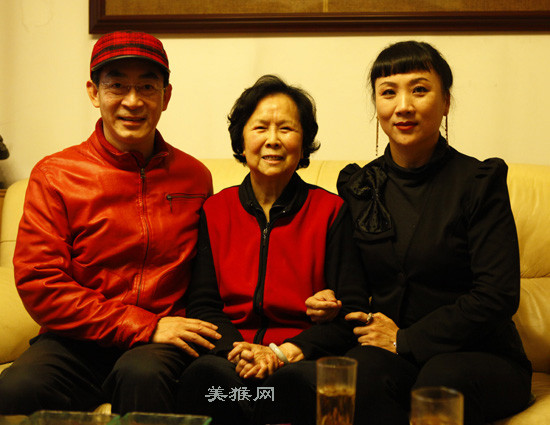 Lục Tiểu Linh Đồng, vợ là Vu Hồng với Dương Khiết