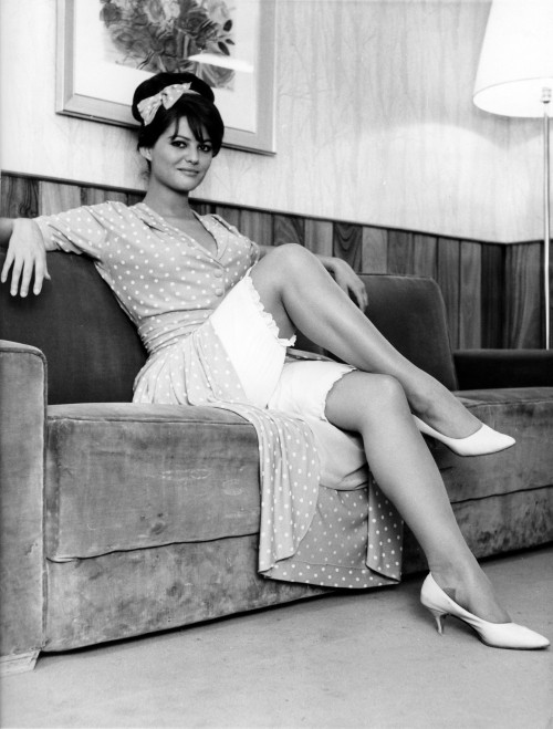 Claudia Cardinale (sinh ngày 15 tháng 4 năm 1938) là một nữ diễn viên gốc Ý ở Tunisia , thâm gia nhiều bộ phim điện ảnh châu Âu. Độc giả của Los Angeles Times, trong tháng 2 năm 2011 bỏ phiếu trực tuyến, coi Cardinale người phụ nữ đẹp thứ bảy trong lịch sử điện ảnh. Cardinale đã được vinh danh tại gần như tất cả các liên hoan phim lớn. Các bộ phim nổi bật cô đóng: Rocco and His Brothers (1960), The Leopard (1963), 8½ (1963,giành 2 giải Oscar cho hạng mục phim tiếng nước ngoài hay nhất và thiết kế trang phục, và đoạt giải Grand Prize tại Liên hoan phim Moscow), Sandra (phim 1965, giành giải Sư tử vàng tại Liên hoan phim Venice),... Claudia Cardinale (sinh ngày 15 tháng 4 năm 1938) là một nữ diễn viên gốc Ý ở Tunisia , thâm gia nhiều bộ phim điện ảnh châu Âu. Độc giả của Los Angeles Times, trong tháng 2 năm 2011 bỏ phiếu trực tuyến, coi Cardinale người phụ nữ đẹp thứ bảy trong lịch sử điện ảnh. Cardinale đã được vinh danh tại gần như tất cả các liên hoan phim lớn. Các bộ phim nổi bật cô đóng: Rocco and His Brothers (1960), The Leopard (1963), 8½ (1963,giành 2 giải Oscar cho hạng mục phim tiếng nước ngoài hay nhất và thiết kế trang phục, và đoạt giải Grand Prize tại Liên hoan phim Moscow), Sandra (phim 1965, giành giải Sư tử vàng tại Liên hoan phim Venice),...