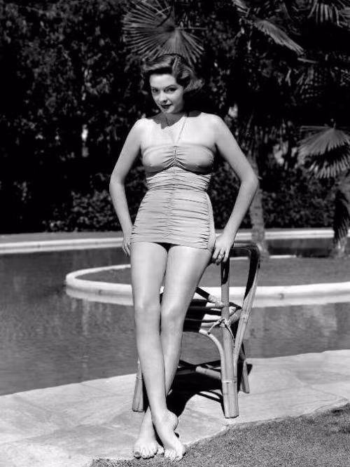 Jane Greer (1924-2001), diễn viên Mỹ, nổi bật nhất phim Out of the Past năm 1947.