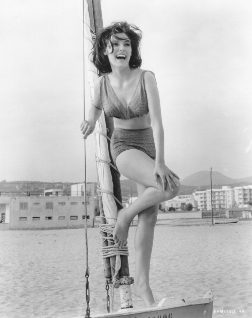 Danielle Gaubert (1943-1987) là một nữ diễn viên Pháp, đóng phim từ năm 16 tuổi (phim đầu Les régates de San Francisco), từng là vợ của con trai nhà độc tài Dominican, Rafael Trujillo. Cô mất vì bệnh ung thư. Danielle Gaubert (1943-1987) là một nữ diễn viên Pháp, đóng phim từ năm 16 tuổi (phim đầu Les régates de San Francisco), từng là vợ của con trai nhà độc tài Dominican, Rafael Trujillo. Cô mất vì bệnh ung thư.