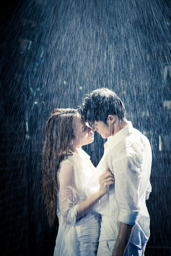 MV Sai của Mỹ Tâm ra mắt, gây nên “cơn sốt” với khán giả yêu nhạc. Trong MV này, màn trình diễn ngôn ngữ hình thể đẹp mắt của Mỹ Tâm cùng với một vũ công nam đã thu hút sự chú ý của dư luận. Được biệt, Mỹ Tâm sẽ mang ngôn ngữ hình thể vào tiết mục biểu diễn của mình trong chương trình Âm nhạc và Bước nhảy tối 10/3 tại sân khấu Lan Anh, TP HCM. (Theo Ngôi sao)