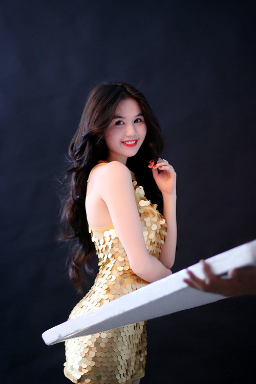 Tan chảy bởi đường cong của Ngọc Trinh, Thời trang, ngoc trinh, ngoc thach, ngoc oanh, minh tu, thuy duong, dem hoi chan dai, goi cam, sequins