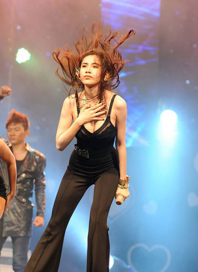 Rút kinh nghiệm, phải giữ chặt, không một số thứ lại bị "soi"..