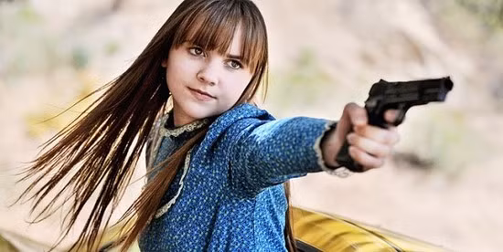 Tara Lynne Barr sinh 2/10/1993, tham gia bộ phim đầu tay Joan of Arcadia của CBS năm 2004, phim gần đây nhất là The Bold and the Beautiful năm 2012, serie truyền hình ăn khách ra mắt từ năm 1987.