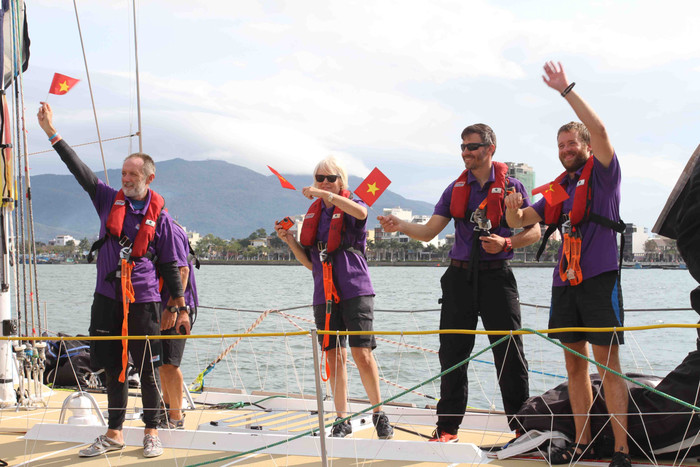 Các thành viên đội Derry Londonderry Doire háo hức khi tới Đà Nẵng. Ảnh: Thùy Linh Các thành viên đội Derry Londonderry Doire háo hức khi tới Đà Nẵng. Ảnh: Thùy Linh