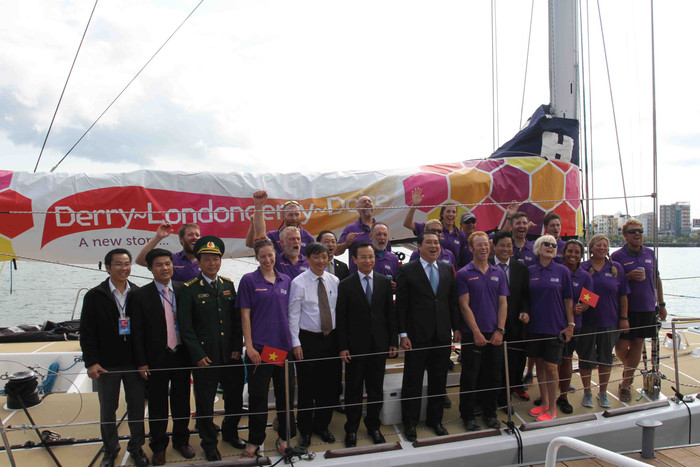 Bí thư Thành ủy Đà Nẵng Nguyễn Xuân Anh, Chủ tịch UBND TP Huỳnh Đức Thơ và Phó chủ tịch UBND TP Đặng Việt Dũng xuống cảng Sông Hàn đón đội thuyền buồm. Ảnh: Thùy Linh Bí thư Thành ủy Đà Nẵng Nguyễn Xuân Anh, Chủ tịch UBND TP Huỳnh Đức Thơ và Phó chủ tịch UBND TP Đặng Việt Dũng xuống cảng Sông Hàn đón đội thuyền buồm. Ảnh: Thùy Linh