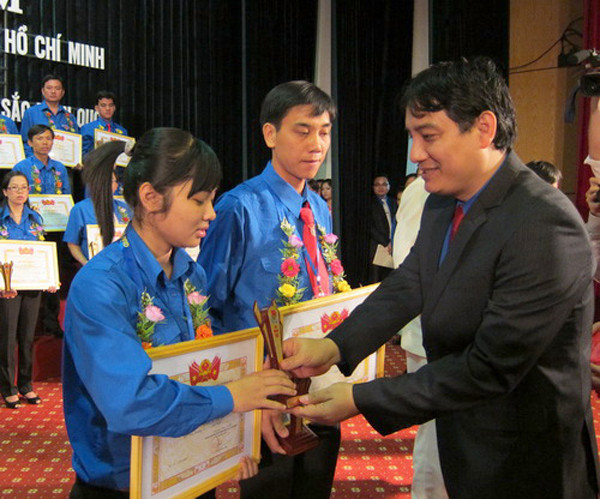 Đỗ Ngọc Nhung được nhận bằng khen của TW Đoàn vừa qua. Đỗ Ngọc Nhung được nhận bằng khen của TW Đoàn vừa qua.