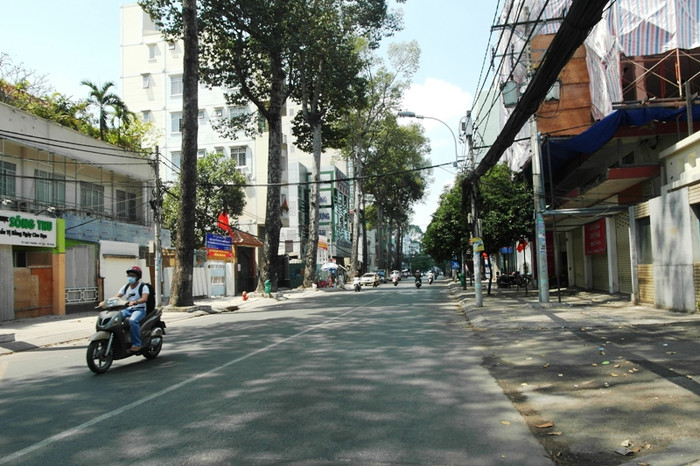 Đường Cao Thắng (Quận 3) "đìu hiu" trong thời khắc cuối cùng của năm cũ. Đường Cao Thắng (Quận 3) "đìu hiu" trong thời khắc cuối cùng của năm cũ.