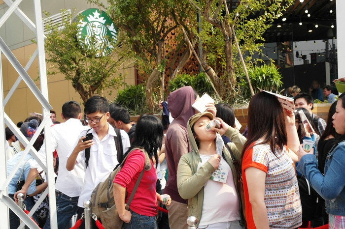 Uống một hơi dài cho giảm cơn khát, cơn nóng. Uống một hơi dài cho giảm cơn khát, cơn nóng.