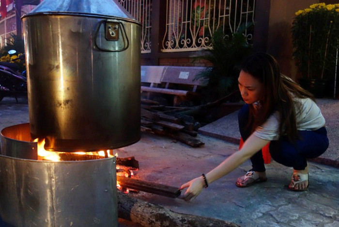 Chụm thêm củi... Chụm thêm củi...