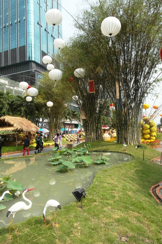Luỹ tre làng soi bóng ao sen.... Luỹ tre làng soi bóng ao sen....