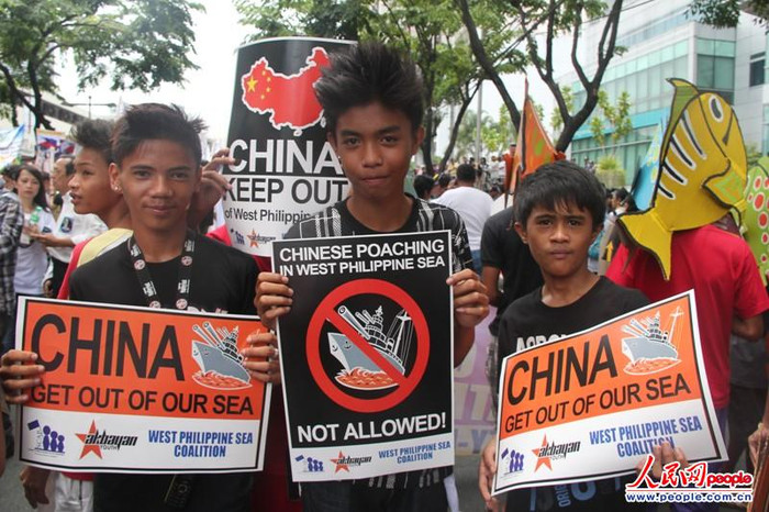Tham gia cuộc biểu tình chống Trung Quốc bành trướng ở Biển Đông có nhiều tầng lớp khác nhau. Tham gia cuộc biểu tình chống Trung Quốc bành trướng ở Biển Đông có nhiều tầng lớp khác nhau.