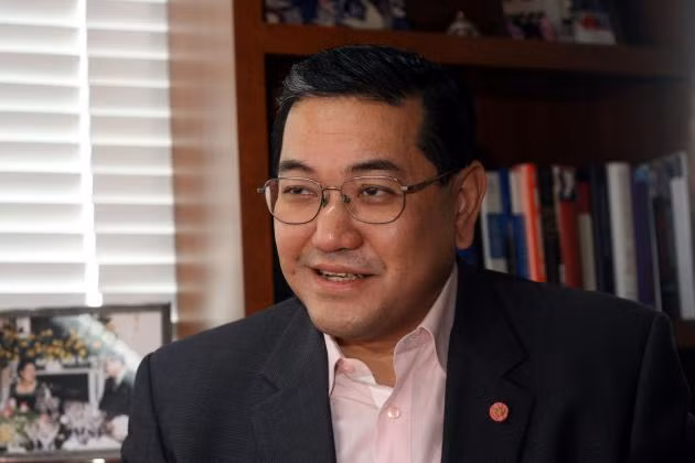 Cựu Phó thủ tướng Thái Lan Surakiart Sathirathai