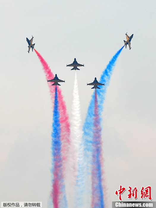 Không quân Hàn Quốc bay biểu diễn tại Chongcheon, Gangwon hôm 22/6