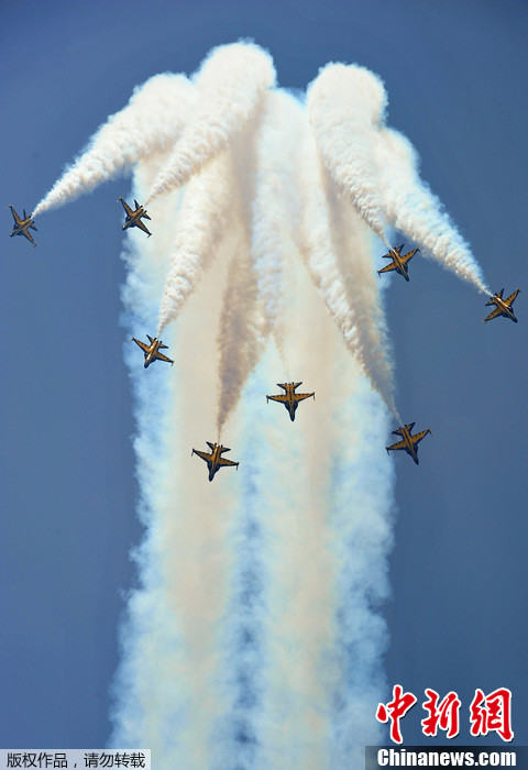 Không quân Hàn Quốc bay biểu diễn tại Chongcheon, Gangwon kỷ niệm 60 năm kết thúc chiến tranh Triều Tiên