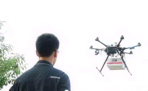 Giao bánh bằng trực thăng mini không người lái Giao bánh bằng trực thăng mini không người lái