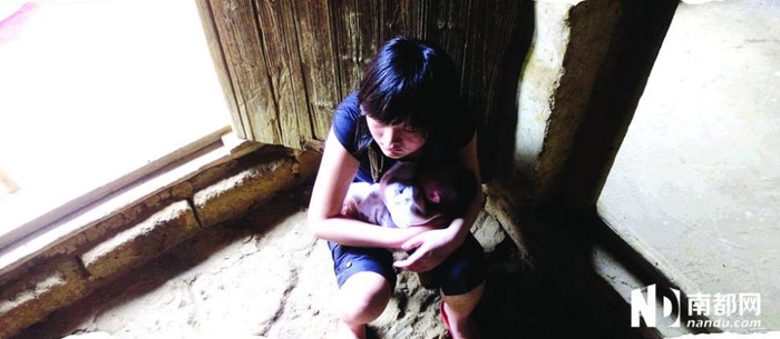 Tương lai của nữ sinh lớp 6 gần như khép lại khi trở thành bà mẹ ở tuổi 12, đứa con duy nhất và là niềm hy vọng của một gia đình nông dân Tương lai của nữ sinh lớp 6 gần như khép lại khi trở thành bà mẹ ở tuổi 12, đứa con duy nhất và là niềm hy vọng của một gia đình nông dân