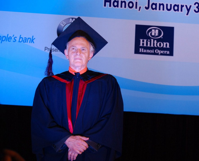 Giáo sư Harold W. Kroto tại ĐH Quốc gia Hà Nội chiều 30/1 Giáo sư Harold W. Kroto tại ĐH Quốc gia Hà Nội chiều 30/1