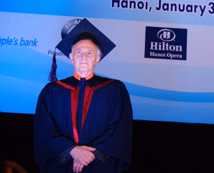 Giáo sư Harold W. Kroto tại ĐH Quốc gia Hà Nội chiều 30/1