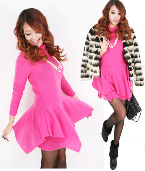 Bộ váy hồng sẽ bớt quê và thậm chí trở nên sang trọng khi đi kèm với áo lông, nhất là thêm đôi bốt cổ ngắn thời trang nữa. Bộ váy hồng sẽ bớt quê và thậm chí trở nên sang trọng khi đi kèm với áo lông, nhất là thêm đôi bốt cổ ngắn thời trang nữa.