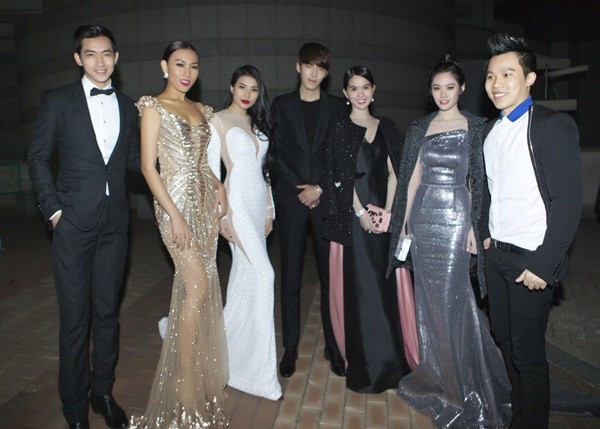 Bức ảnh Kim Woo Bin và đoàn Việt Nam Bức ảnh Kim Woo Bin và đoàn Việt Nam