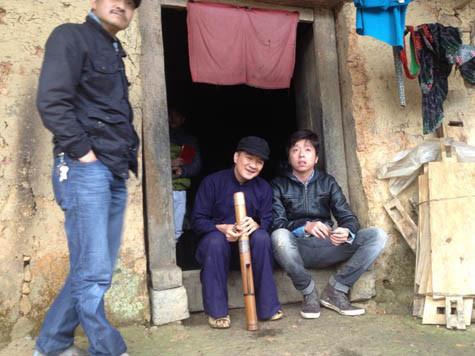 Răng được nhuộm đen