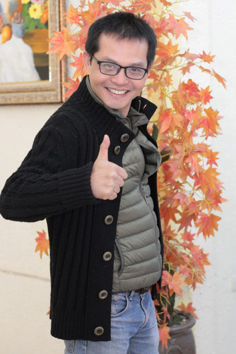 Nghệ sĩ Trung Hiếu trong buổi họp báo Nghệ sĩ Trung Hiếu trong buổi họp báo