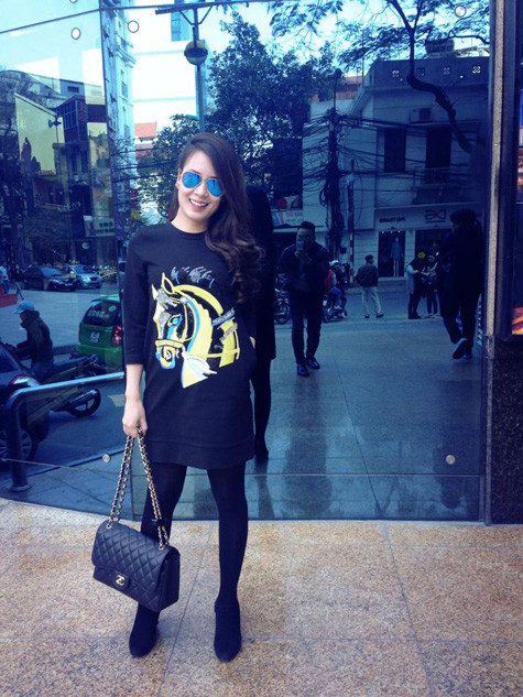 Sau khi chuyện tình cảm của Thành Trung và người yêu được công khai, MC đã thường xuyên chia sẻ hình ảnh thân mật với bạn gái