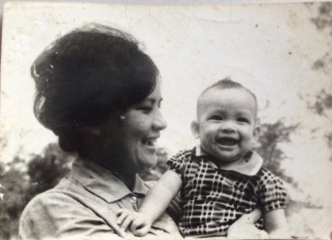 Hồi nhỏ, nam ca sĩ trông khá bụ bẫm