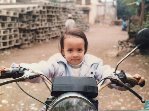 Đôi mắt to, tròn cộng với mái tóc hơi dài và thưa, Cao Thái Sơn khiến nhiều độc giả nhận xét rằng, anh rất giống con gái