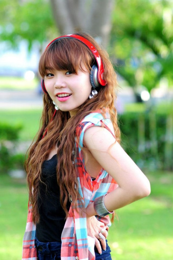 Trong nhiều góc hình, Quế Thanh rất giống ca sỹ Minh Hằng