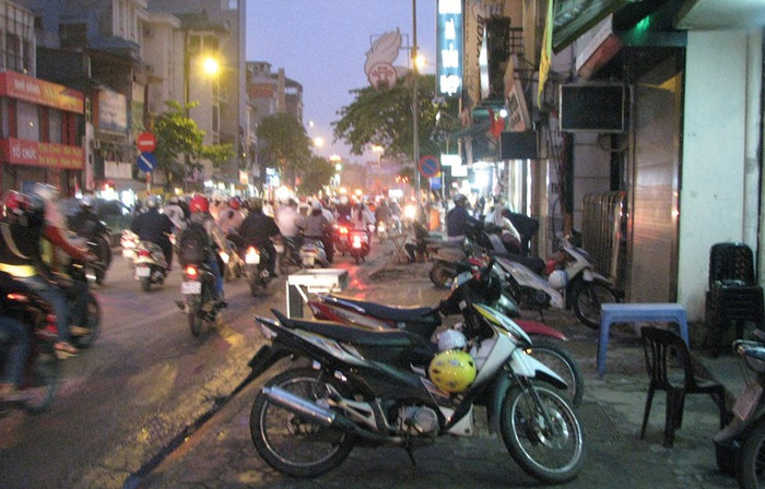 Như chưa hề có cuộc… ra quân bãi đỗ xe thoả sức tung hoành