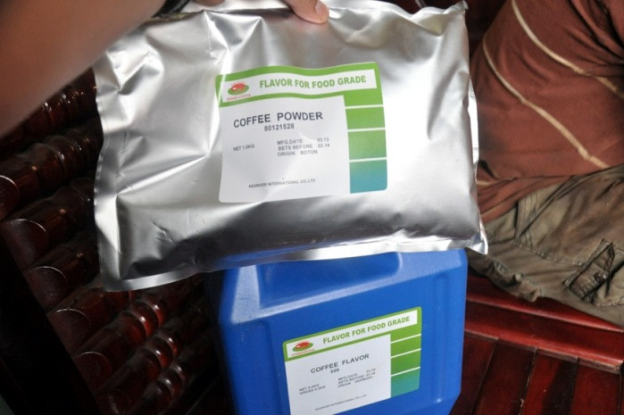 Nhiều loại hương liệu, tinh càphê, muối, đường không có nhãn mác, nguồn gốc rõ ràng tại cơ sở sản xuất càphê Nguyên Lâm, Krông Pắk, Đắk Lắk