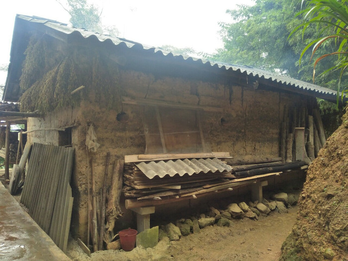 Căn nhà mà Pó đã lớn lên, đèn sách và thực hiện ước mơ. Căn nhà mà Pó đã lớn lên, đèn sách và thực hiện ước mơ.