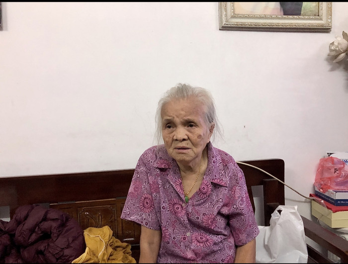 Mặc dù tuổi đã cao nhưng bà Nam vẫn rất vui vẻ khi kể về lớp học tình thương nơi những đứa trẻ khuyết tật theo học. Ảnh: Ngọc Trang Mặc dù tuổi đã cao nhưng bà Nam vẫn rất vui vẻ khi kể về lớp học tình thương nơi những đứa trẻ khuyết tật theo học. Ảnh: Ngọc Trang