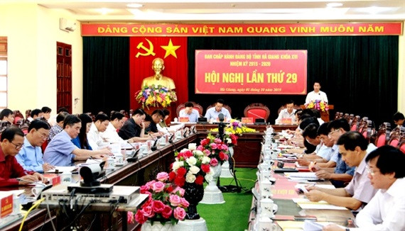Danh sách cán bộ đảng viên có con được nâng điểm, bị kỷ luật tại Hà Giang Danh sách cán bộ đảng viên có con được nâng điểm, bị kỷ luật tại Hà Giang