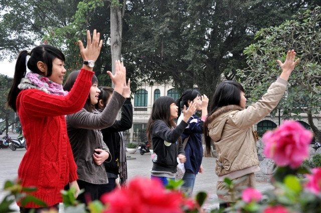 Các bạn sinh viên trường Đại học Dược (Hà Nội) cũng nhiệt tình tham gia. Các bạn sinh viên trường Đại học Dược (Hà Nội) cũng nhiệt tình tham gia.