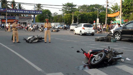 Hiện trường một vụ tai nạn tại Đồng Nai. Ảnh: Tuổi Trẻ. Hiện trường một vụ tai nạn tại Đồng Nai. Ảnh: Tuổi Trẻ.