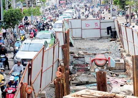 Cơ quan chức năng hy vọng việc ký quỹ này sẽ giúp tình trạng đào đường tràn lan, gây mất thẩm mỹ và gia tăng hố tử thần thời gian vừa qua tại TPHCM. Ảnh: Báo Đô thị. Cơ quan chức năng hy vọng việc ký quỹ này sẽ giúp tình trạng đào đường tràn lan, gây mất thẩm mỹ và gia tăng hố tử thần thời gian vừa qua tại TPHCM. Ảnh: Báo Đô thị.