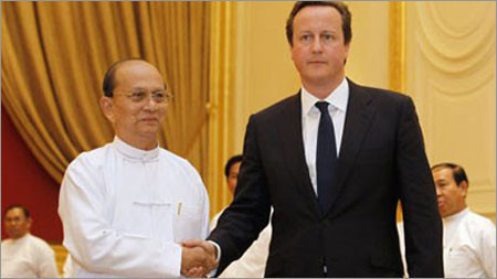 Thủ tướng Anh David Cameron gặp Tổng thống Myanmar Thein Sein tại Nay Pyi Taw ngày 13/4. Ảnh: Internet. Thủ tướng Anh David Cameron gặp Tổng thống Myanmar Thein Sein tại Nay Pyi Taw ngày 13/4. Ảnh: Internet.