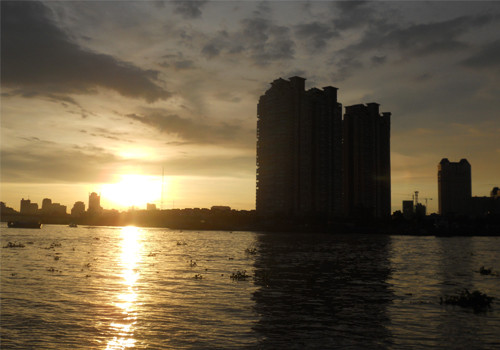 Vẻ tĩnh lặng của Sài Gòn lúc chiều về. Ảnh: Phan Quốc Đạt. Vẻ tĩnh lặng của Sài Gòn lúc chiều về. Ảnh: Phan Quốc Đạt.