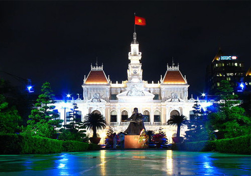 Trụ sở Ủy ban thành phố. Ảnh Ha The Huong